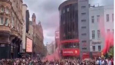 Sports News | Euro 2020: Unruly English Fans Throng Leicester Square Ahead of Summit Clash