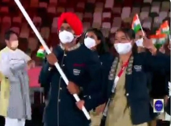 Sports News | Tokyo Olympics: Mary Kom, Manpreet Lead India's Charge in Parade of Nations During Opening Ceremony