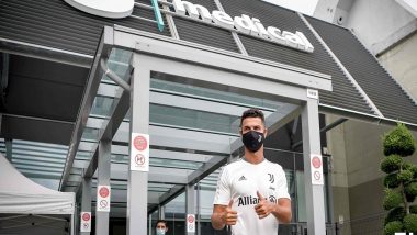 Cristiano Ronaldo Receives Warm Welcome At Juventus, Obliges Fans With Selfies and Autographs as He Reports to Bianconneri (Watch Video)