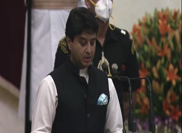 Modi Cabinet Reshuffle: Jyotiraditya Scindia Takes Oath as Union Cabinet Minister at Rashtrapati Bhavan