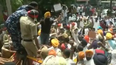 Punjab: SAD Workers Protest Outside Residence of Bharat Bhushan in Ludhiana, Demand Arrest of MLA Simranjit Singh Bains in Alleged Rape Case (Watch Video)