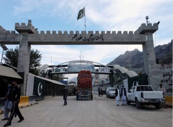 World News | Torkham Border with Afghanistan Closed by Pakistan to Stem COVID-19 Spread
