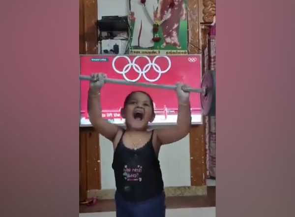 Sports News | 'Just Love This', Says Mirabai Chanu as Little Girl Imitates Weightlifter's Tokyo Games' Win