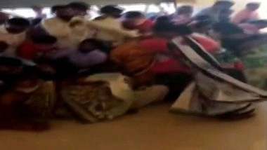 India News | MP: Mad Dash for COVID-19 Vaccines Creates Stampede-like Situation at Vaccination Centre