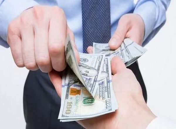 Science News | Can Anyone Get Infected with COVID-19 Through Currency Notes?