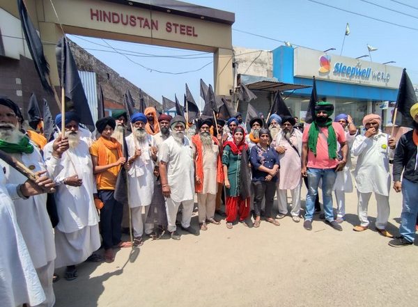 Farmers' Protest: Bharatiya Kisan Union to Lift Road Blockades Across Haryana As Detained Farmers in Karnal Protest Released