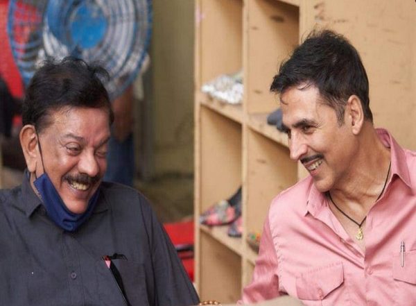 Akshay Kumar Shares a Happy Picture With Bhool Bhulaiyaa Director Priyadarshan