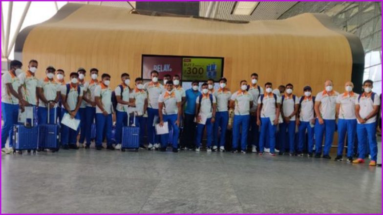 Indian Hockey Team for Tokyo Olympics 2020 Greeted by Airport Officials Ahead of Departure