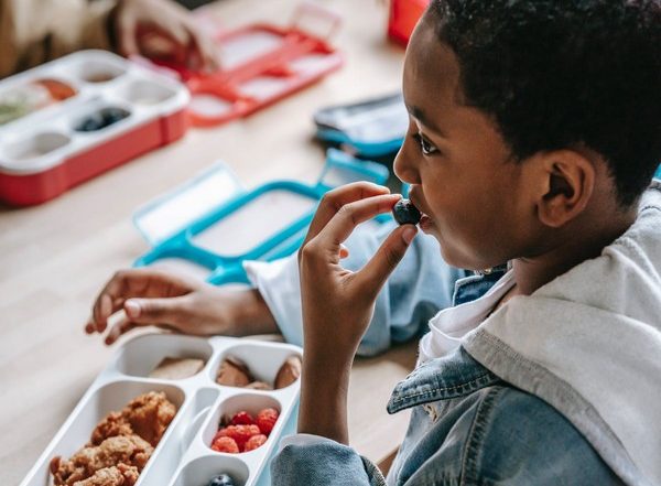 Longer Lunch Breaks Can Encourage Kids To Eat More Fruits, Vegetables: Study