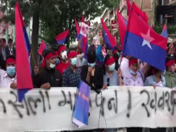 Nepal: KP Sharma Oli Supporters Protest Against SC Verdict to Reinstate House of Representatives