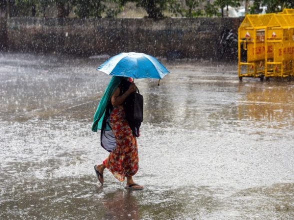 Delhi Monsoon 2021: Parts of National Capital Receive Heavy Rain (See Visuals)