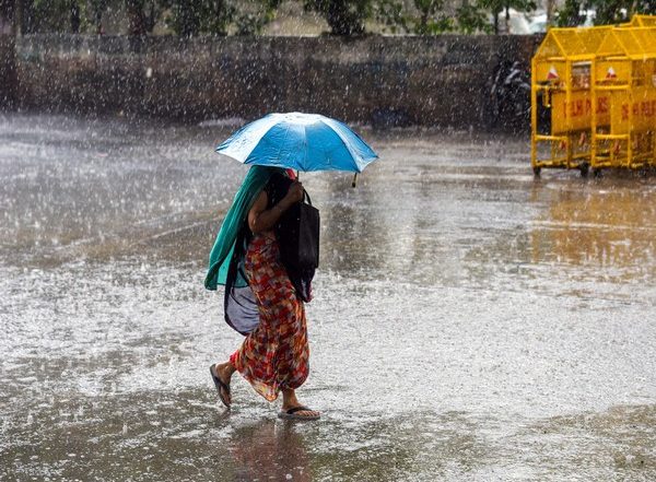 Delhi Monsoon 2021: Parts of National Capital Receive Heavy Rain (See Visuals)