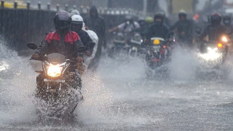 Delhi Traffic Update: Heavy Rainfall Causes Waterlogging at Minto Bridge, Traffic Movement Stopped