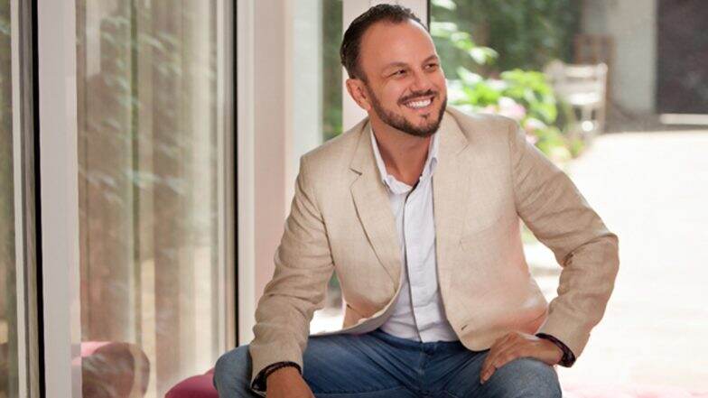 How to Scale Sales Your Online Business to 8-Figures: Listen to Head Of Sales Aaron Civitarese