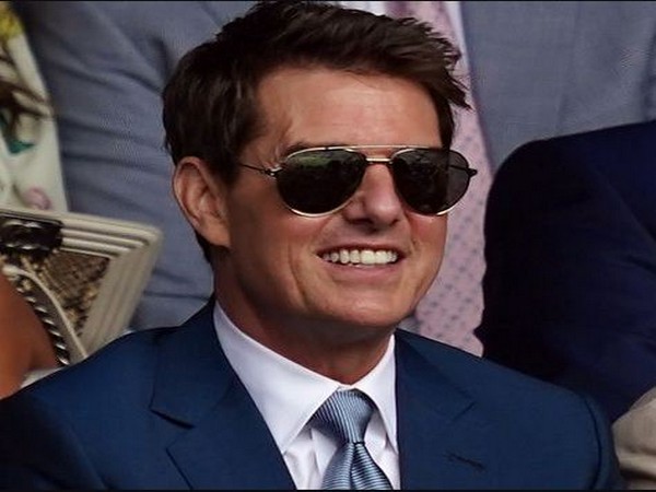 Entertainment News | Tom Cruise Takes 'socially-distanced' Photos with Fans  at Euro 2020 Final | LatestLY