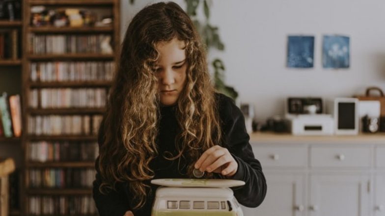 How Can Parents Help Their Kids Understand The Value of Money in a Cashless Society?