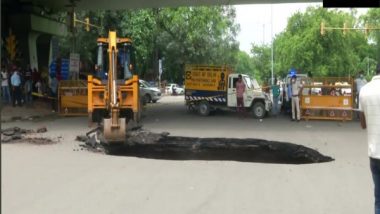 Delhi: Massive Sinkhole Spotted in Hauz Khas, Traffic Disrupted (See Pics)