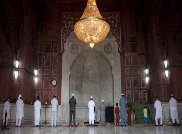 India News | Eid-ul-Zuha: Devotees from All over Country Offer Prayers