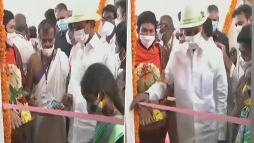 Telangana CM K Chandrashekar Rao Pulls Out Ribbon at Inauguration Programme in Medipally After Not Getting Scissor To Cut It (Watch Video)