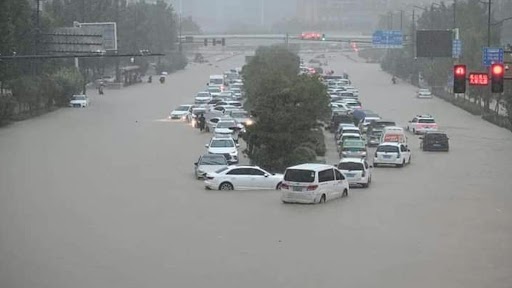 China Floods: Heavy Rainfall Leads to Flooding in Central China, Subways Inundated in Zhengzhou City