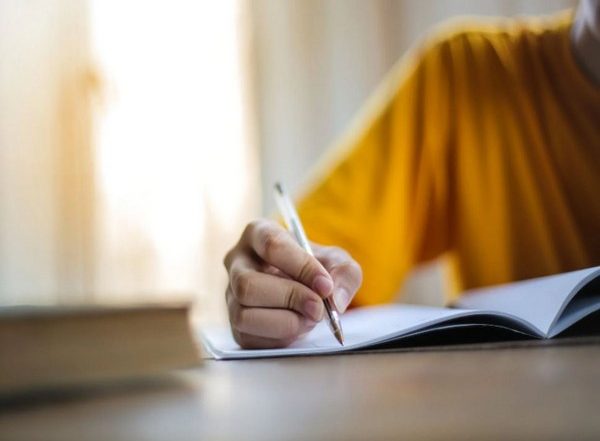 Lifestyle News | Research Shows Handwriting Has Certain Benefits over Watching Videos, Typing