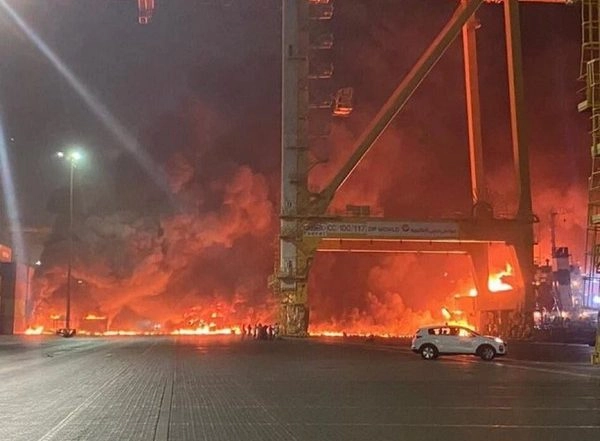 World News | Big Explosion Heard at Dubai's Jebel Ali Port, Cause Unknown