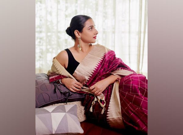 Entertainment News |  Bollywood Actress Flaunt Their Love for Sarees on National Handloom Day