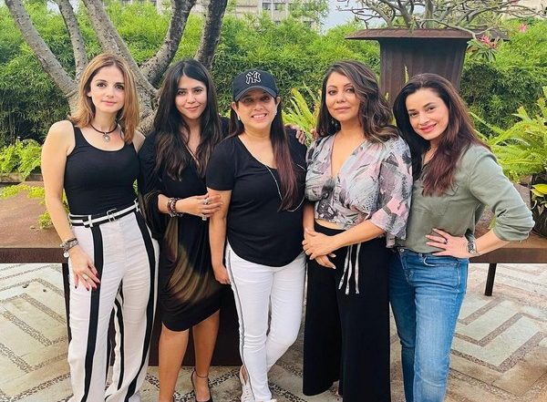 Entertainment News | Gauri Khan, Sussanne Khan, Neelam Kothari Spend Fun Sunday Together