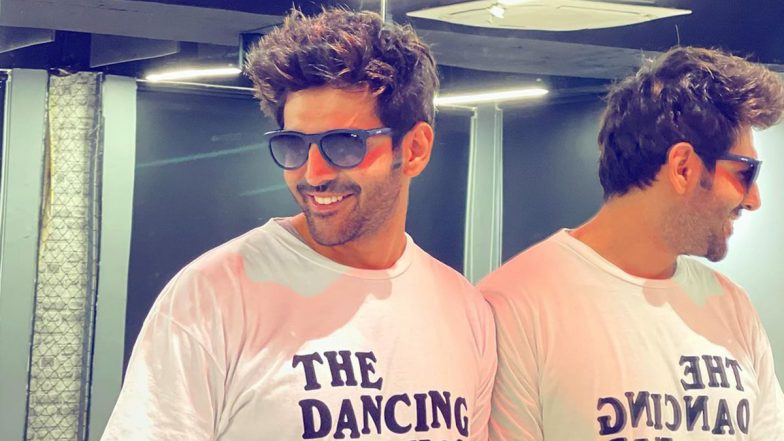 Kartik Aaryan Says Goodbye to His Long Locks, Looks Like an Absolute Cutie in His New Look