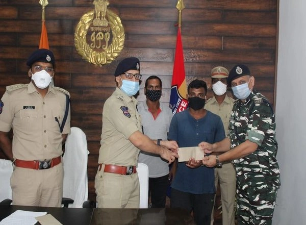 India News | Telangana: Two Maoists Surrender Before Kothagudem Police