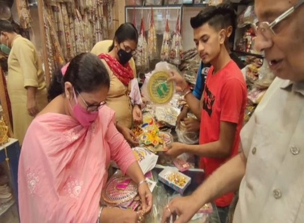 India News | Moradabad Residents Happy to Celebrate Janmashtami After Easing of Covid Restrictions, Brisk Business in Markets
