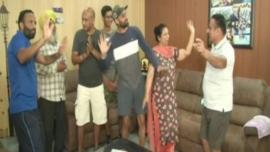 India News | Family of Hockey Players Celebrate India's Bronze Medal Win at Tokyo Olympics