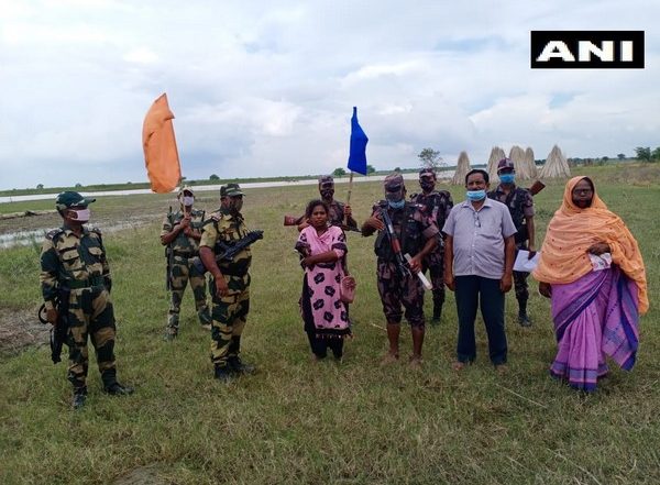 India News | BSF Hands over Specially-abled Bangladeshi Woman to Dhaka Border Guards
