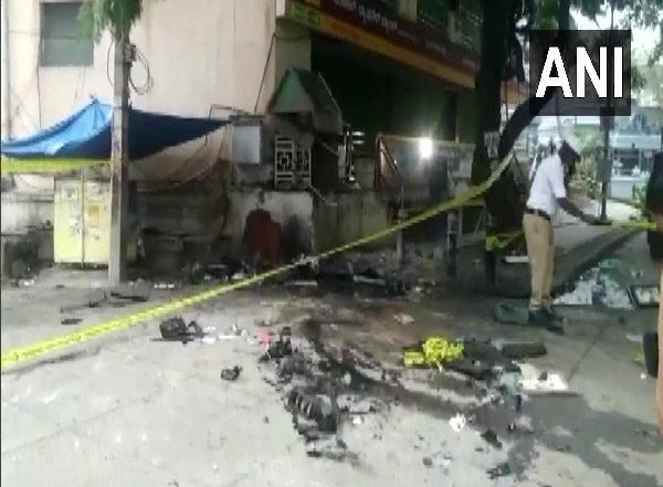 India News | Bengaluru:  DMK MLA's Son, Daughter-in-law Among 7 Killed in Car Accident