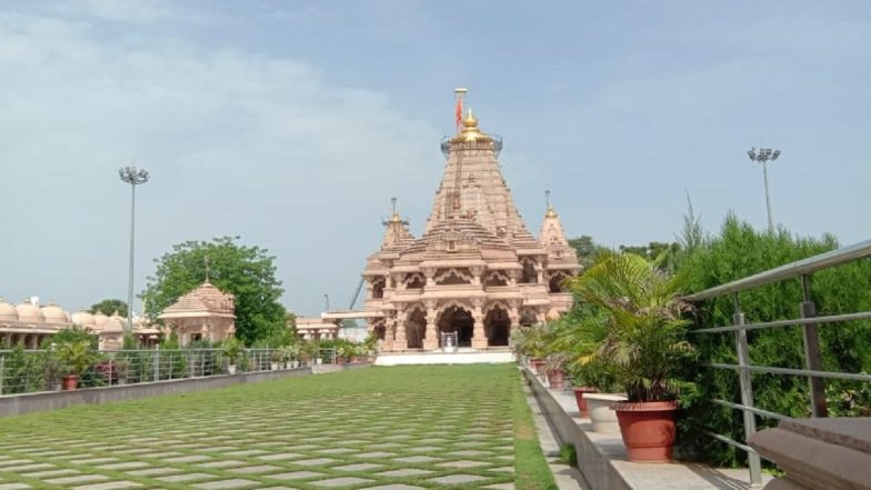 Rajasthan: Trader Donates Gold Paduka, Glass at Krishna Temple ‘Sanwaliyaji’