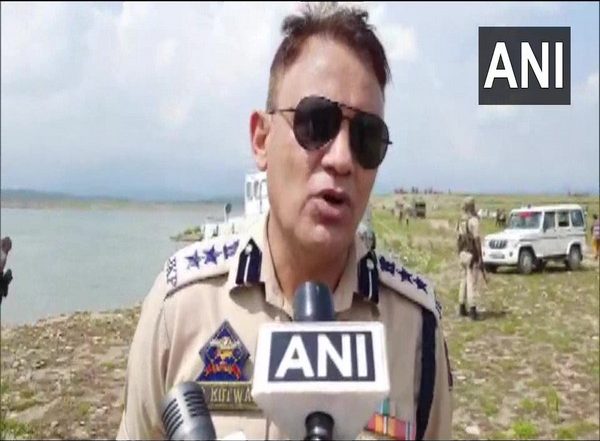 Jammu and Kashmir: Indian Army Helicopter Crashes Near Ranjit Sagar Dam in Kathua; Search On for Missing Pilots