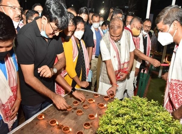 India News | Assam CM Lights Earthen Lamp, Prays for Boxer Lovlina Borgohain's Success at Tokyo Olympics