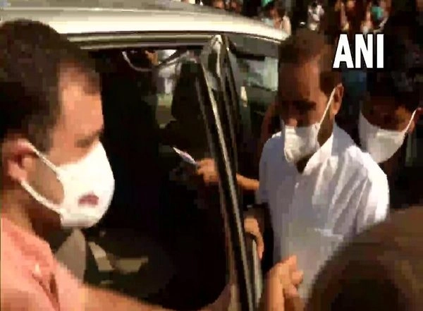 India News | Rahul Gandhi Meets Family of Minor Girl Raped, Killed in Delhi's Nangal