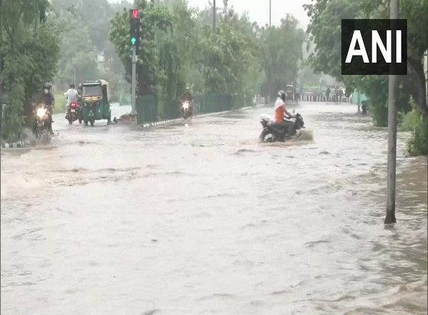 India News | Waterlogging Hits Vehicular Movement in Delhi