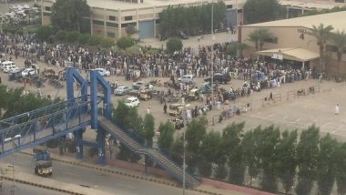 World News | Covid Vaccination Suspended After Chaos at Karachi's Biggest Inoculation Centre