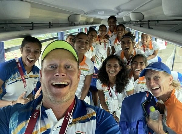 Sports News | Tokyo Olympics: With Indian Women's Hockey Team Creating History, Fans Compare Coach Marijne to 'Kabir Khan'