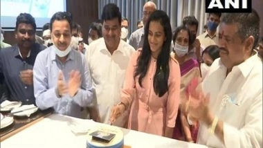 Sports News | Tokyo Olympics Bronze Medallist PV Sindhu Receives Grand Welcome in Vijayawada