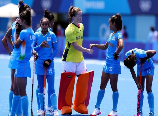 Sports News | Tokyo Olympics: Odisha CM Naveen Patnaik Speaks to Women's Hockey Team, Congratulates Them on Quality Show