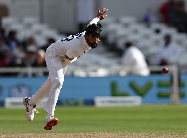 Sports News | You Can Say Whatever You Want but Don't Throw Things at Fielders: Pant on England Fans' Banter with Siraj