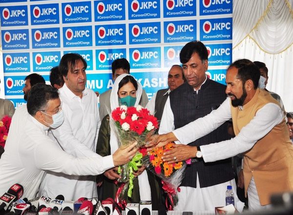India News | Former PDP Leaders Among Five Who Join J-K's Peoples Conference