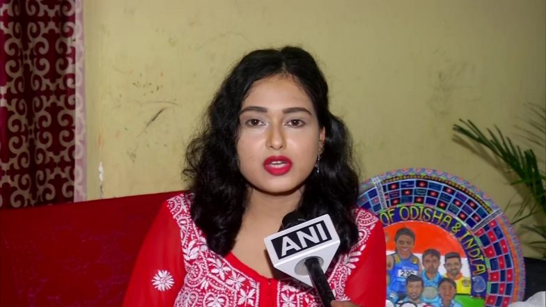 Odisha: Miniature Artist Priyanka Sahini Makes Paintings To Pay Tribute to Tokyo Olympics 2020 Medal Winners (See Pics)