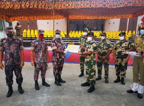 India News | Independence Day: BSF Exchanges Sweets, Greetings with Border Guard Bangladesh