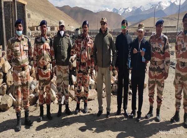 India News | MoS Home Visits ITBP Border Outpost in Ladakh, Interacts with Officers