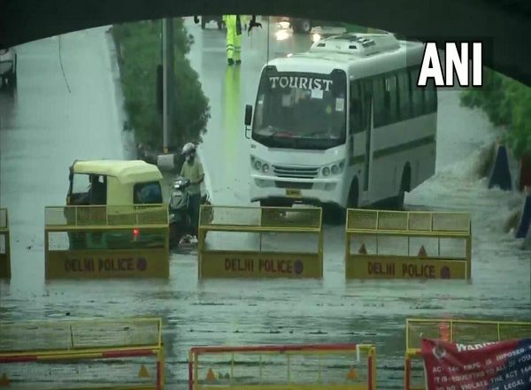 Delhi Traffic Update: Minto Bridge Shut For Traffic, Several Areas in Delhi Waterlogged Due to Heavy Downpour