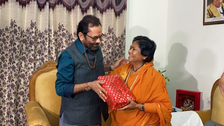 Raksha Bandhan 2021: Union Minister Niranjan Jyoti Ties Rakhi to Mukhtar Abbas Naqvi at Her Residence in Delhi